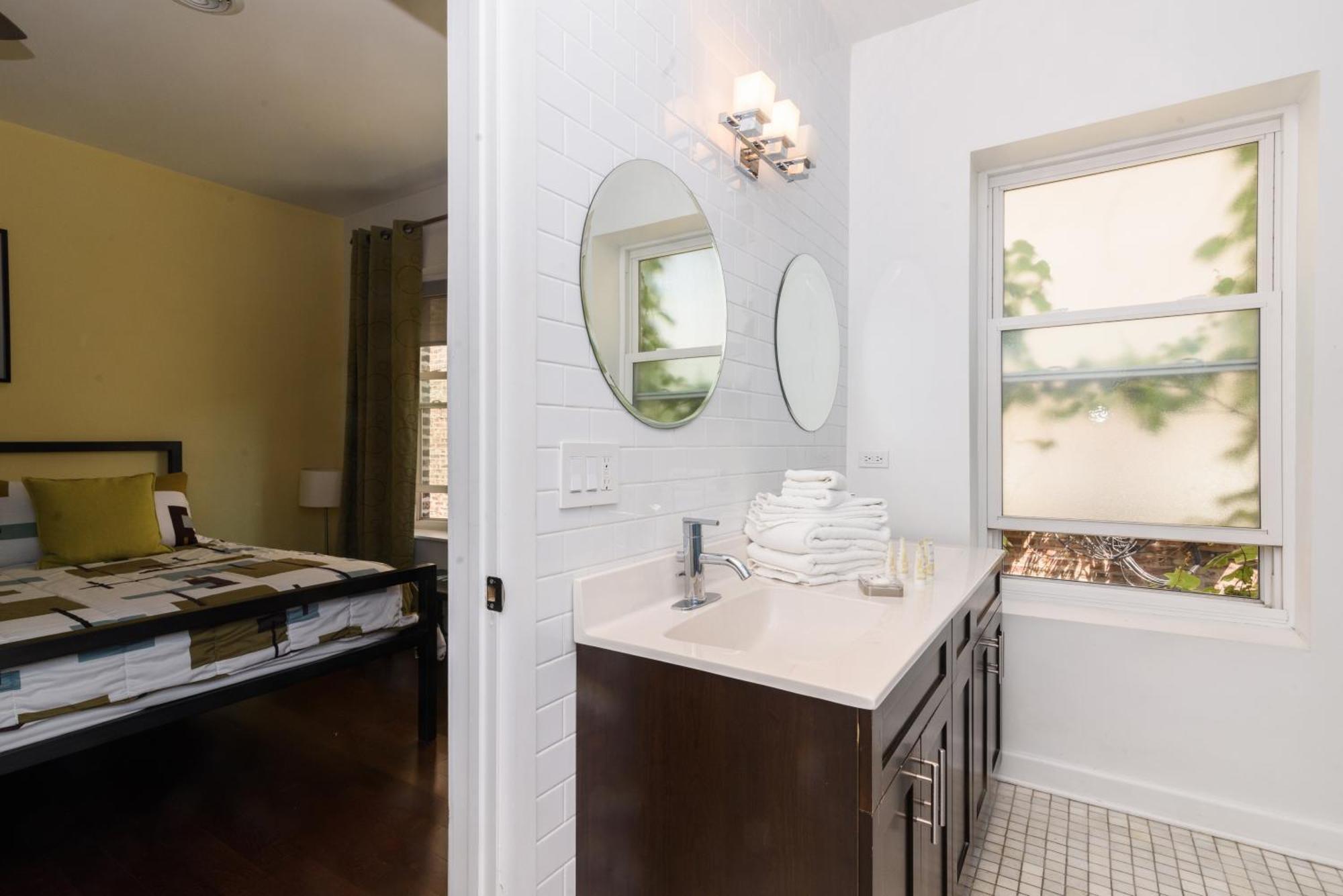 House 5863- Chicago'S Premier Bed And Breakfast Номер фото
